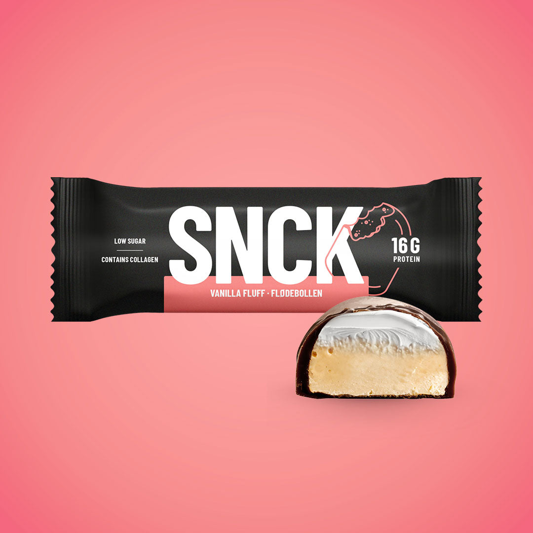 SNCK protein bar Vanilla Fluff & Flødebollen packaging with a pink background